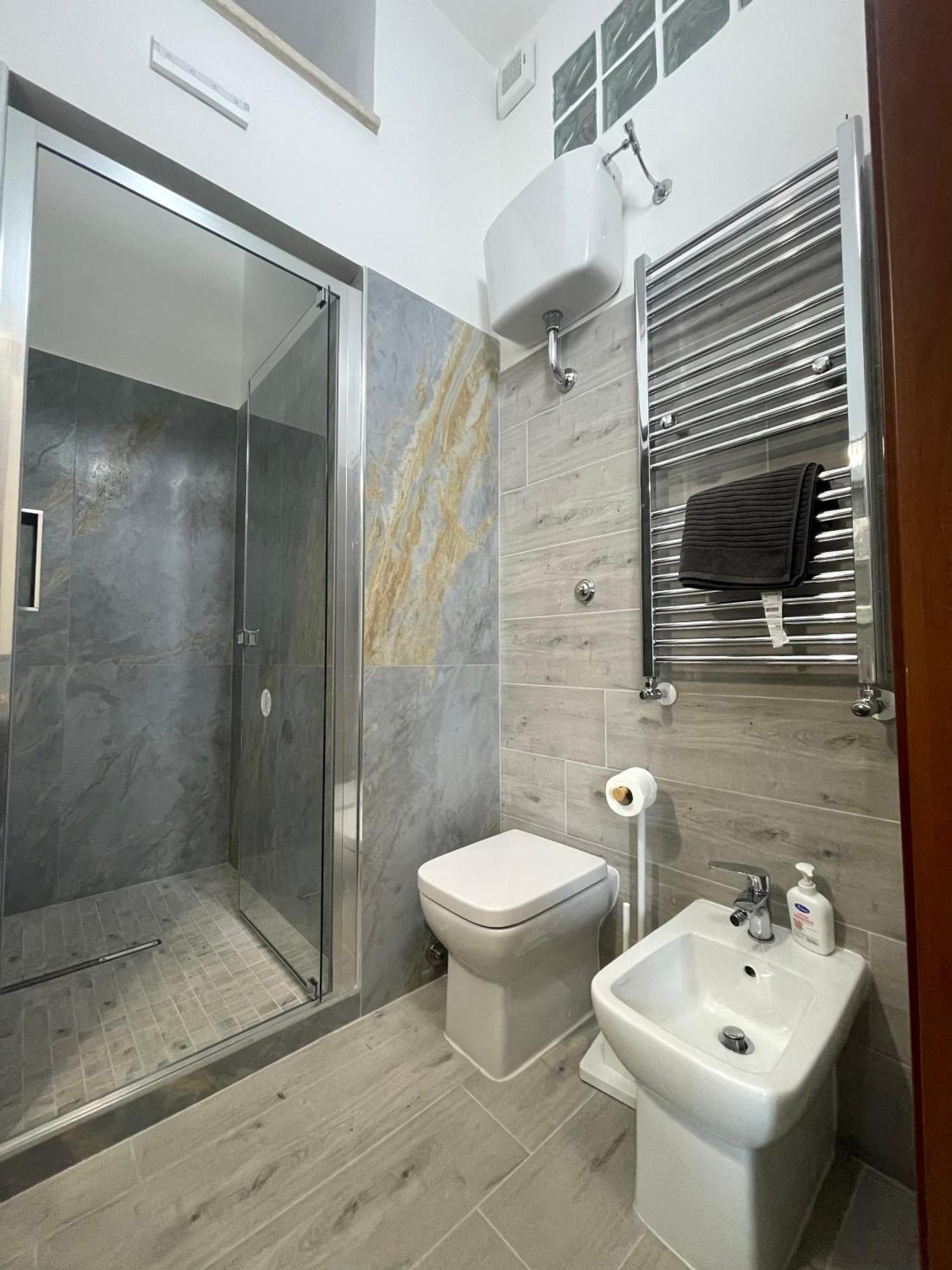 Comfort Triple Room Shower,1642349946:JPEG